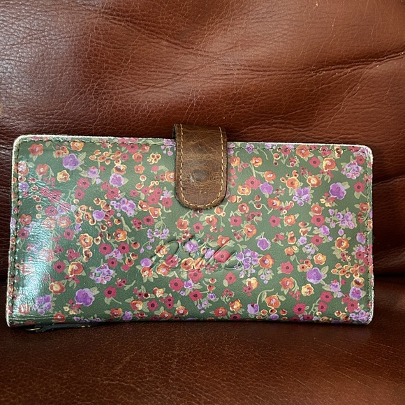 Patricia Nash Wallet - Picture 3 of 10